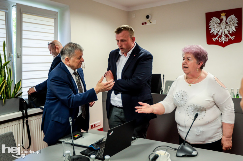 Rada Powiatu głosowała ws. absolutorium i wotum