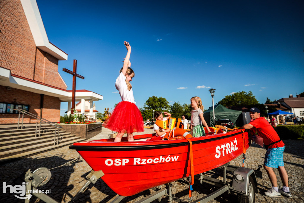 Festyn Parafialny na osiedlu Rzochów
