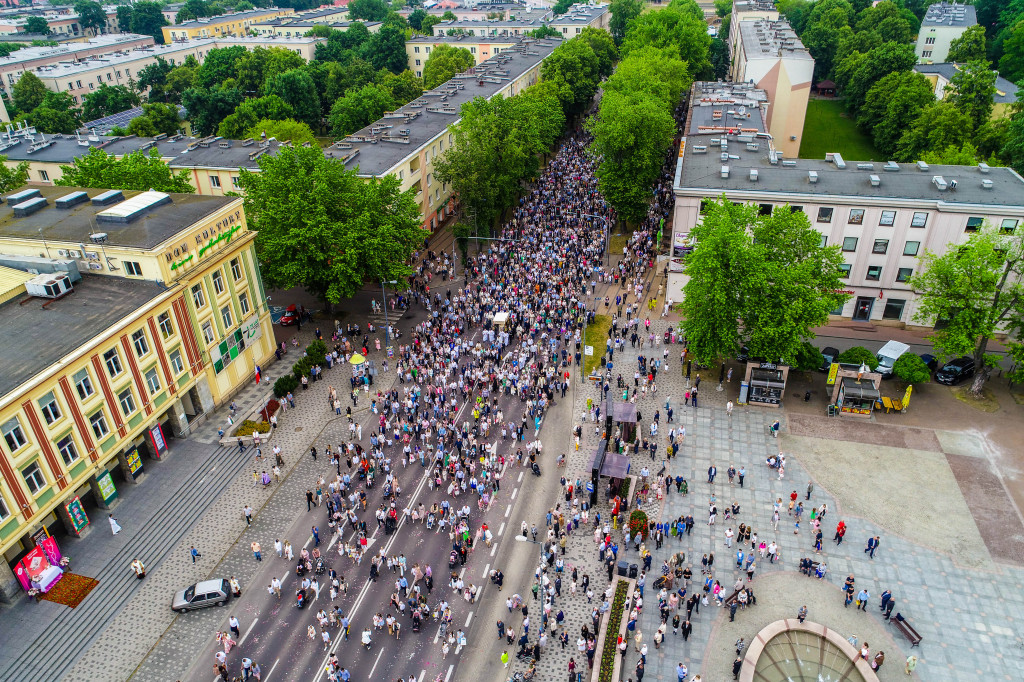 Procesja Bożego Ciała z drona - parafia MBNP Mielec