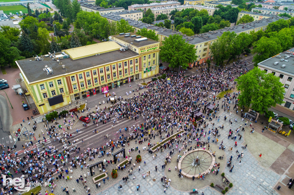 Procesja Bożego Ciała z drona - parafia MBNP Mielec