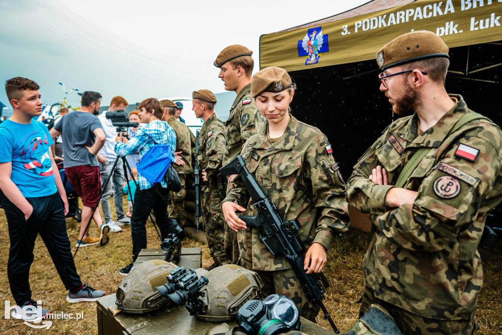 VI Podkarpackie Pokazy Lotnicze - publiczność i atrakcje na lotnisku