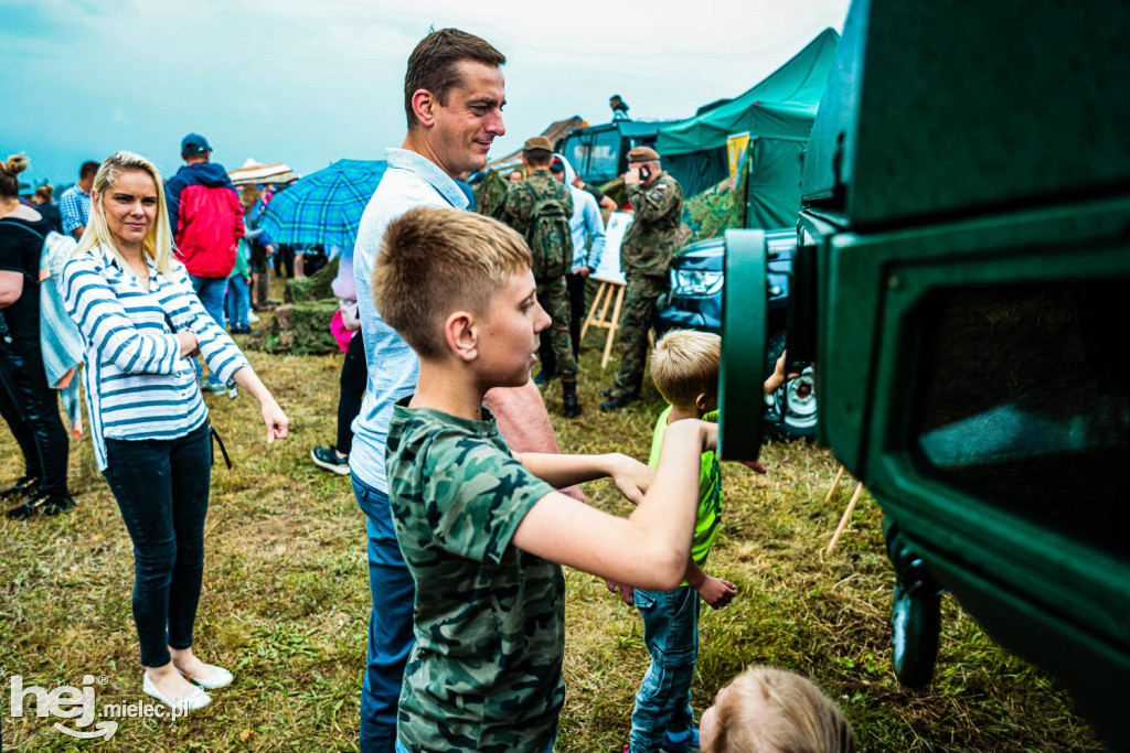 VI Podkarpackie Pokazy Lotnicze - publiczność i atrakcje na lotnisku