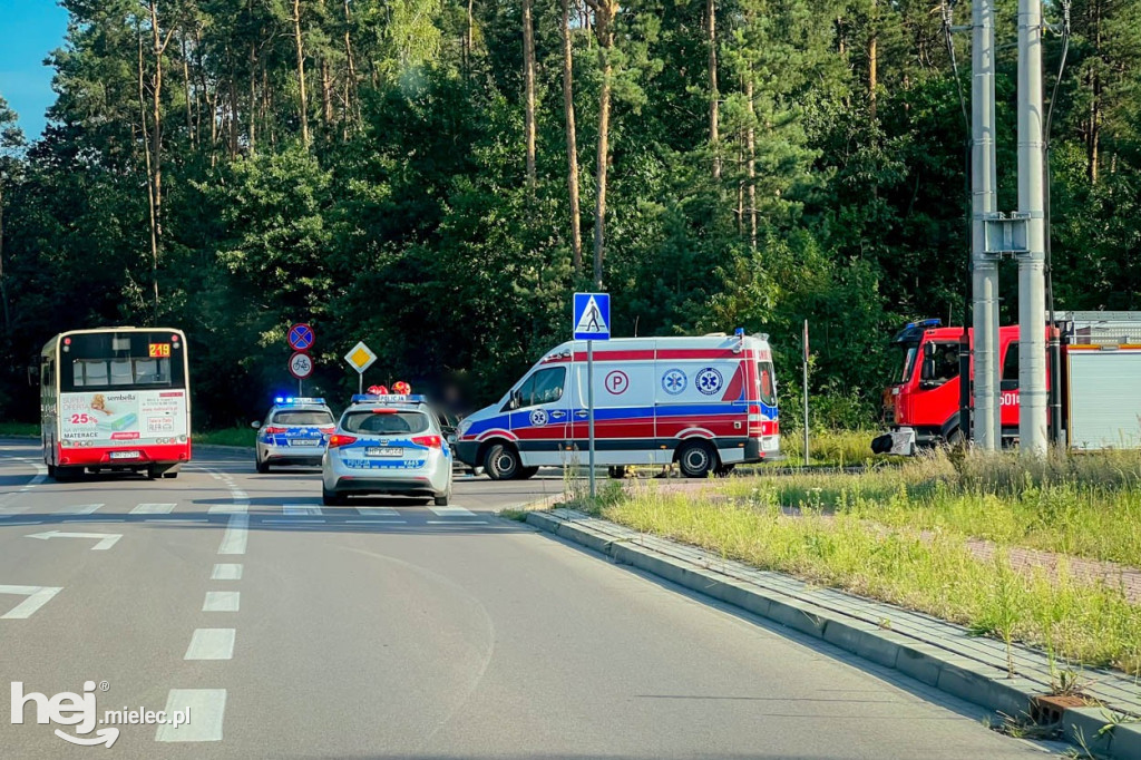 Zderzenie BMW z fordem na osiedlu Smoczka