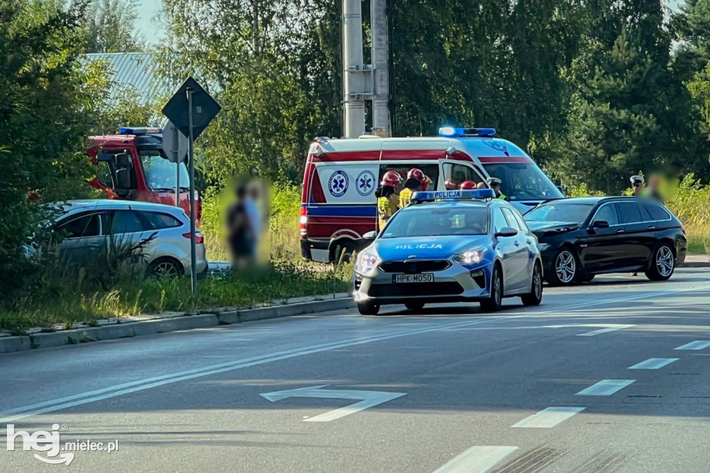 Zderzenie BMW z fordem na osiedlu Smoczka