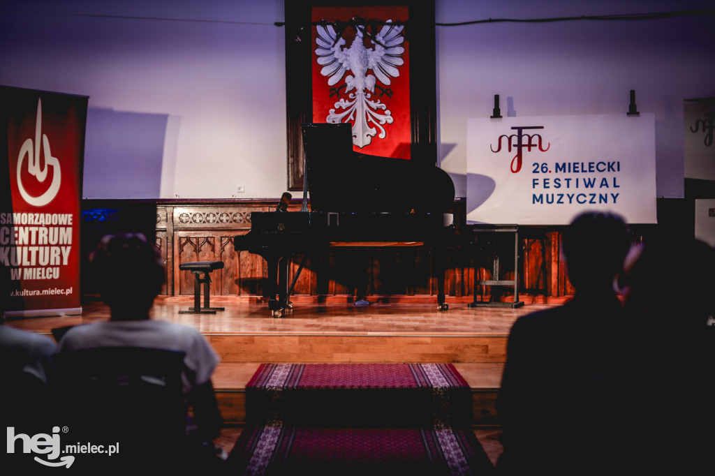 Pola i Emma Czubak zagrały w Mielcu