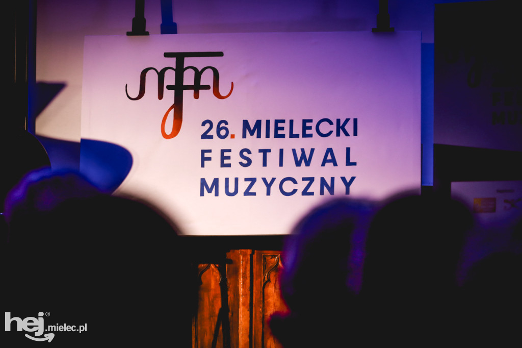 Pola i Emma Czubak zagrały w Mielcu