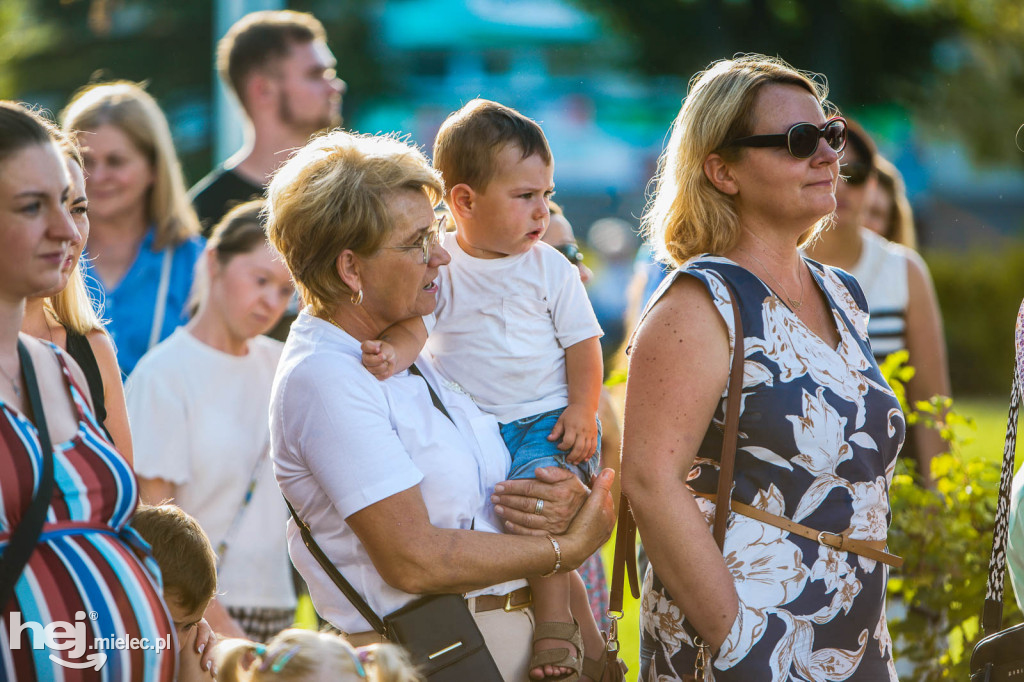 Koncert Młodzieżowej Orkiestry Dętej na Rynku w Przecławiu