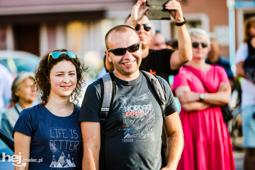 Koncert Młodzieżowej Orkiestry Dętej na Rynku w Przecławiu