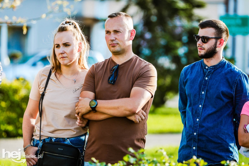 Koncert Młodzieżowej Orkiestry Dętej na Rynku w Przecławiu
