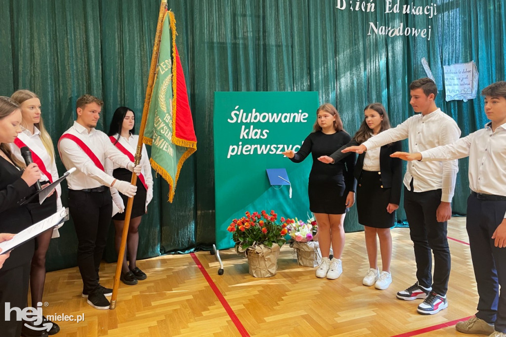 Nauczyciele z Rzemienia odznaczeni medalami