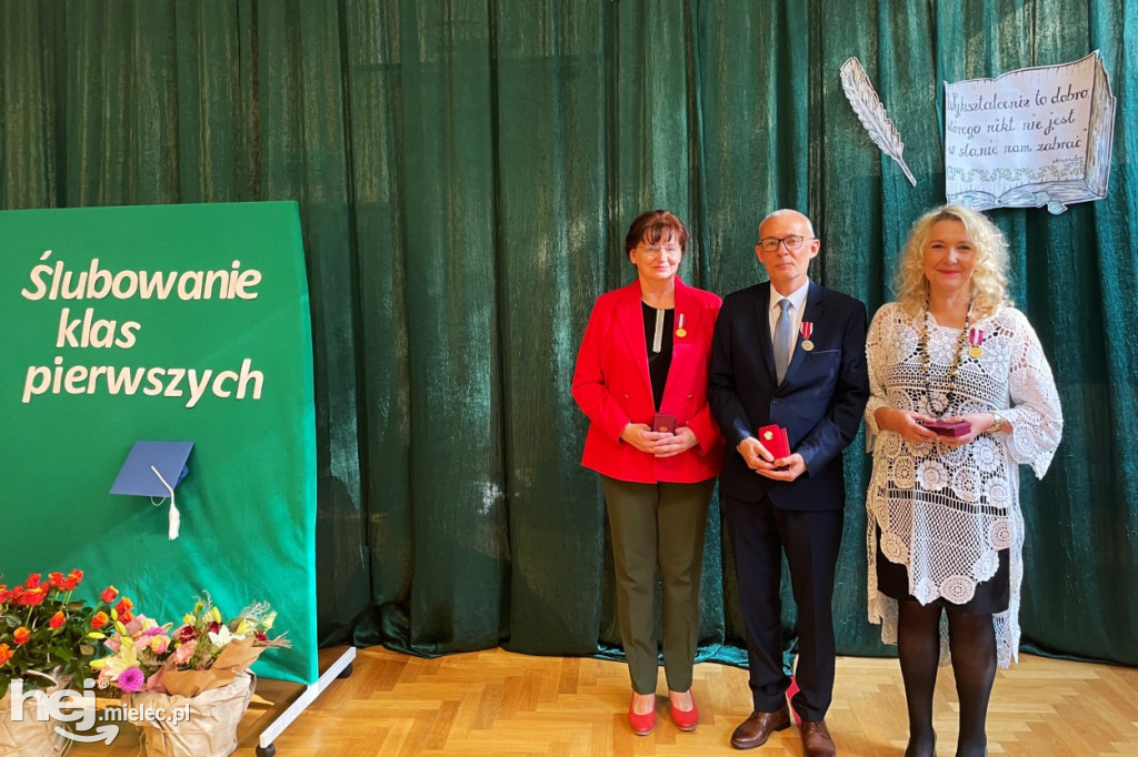 Nauczyciele z Rzemienia odznaczeni medalami