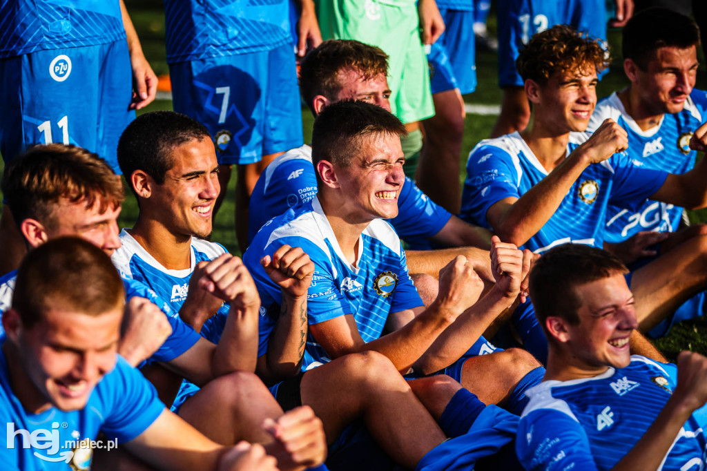 STAL II MIELEC – CZARNI TRZESŃ 4:0