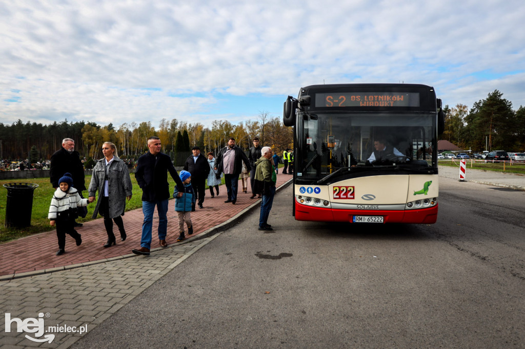 Wszystkich Świętych - 1 listopada 2023 na Cmentarzu Komunalnym