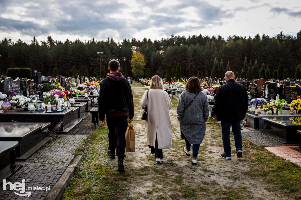 Wszystkich Świętych - 1 listopada 2023 na Cmentarzu Komunalnym