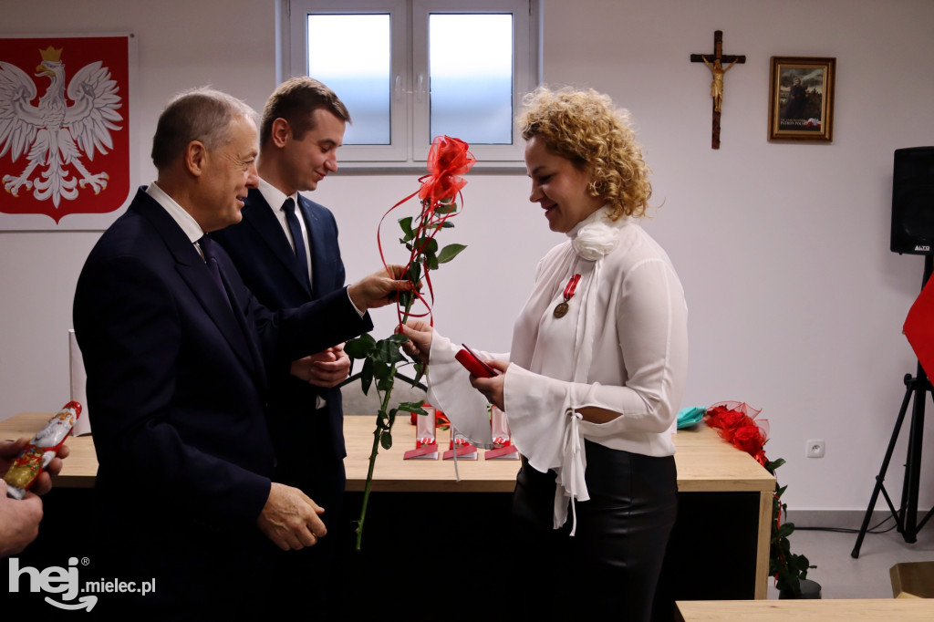 Nagrodzeni dyrektorzy i nauczyciele z Gminy Tuszów