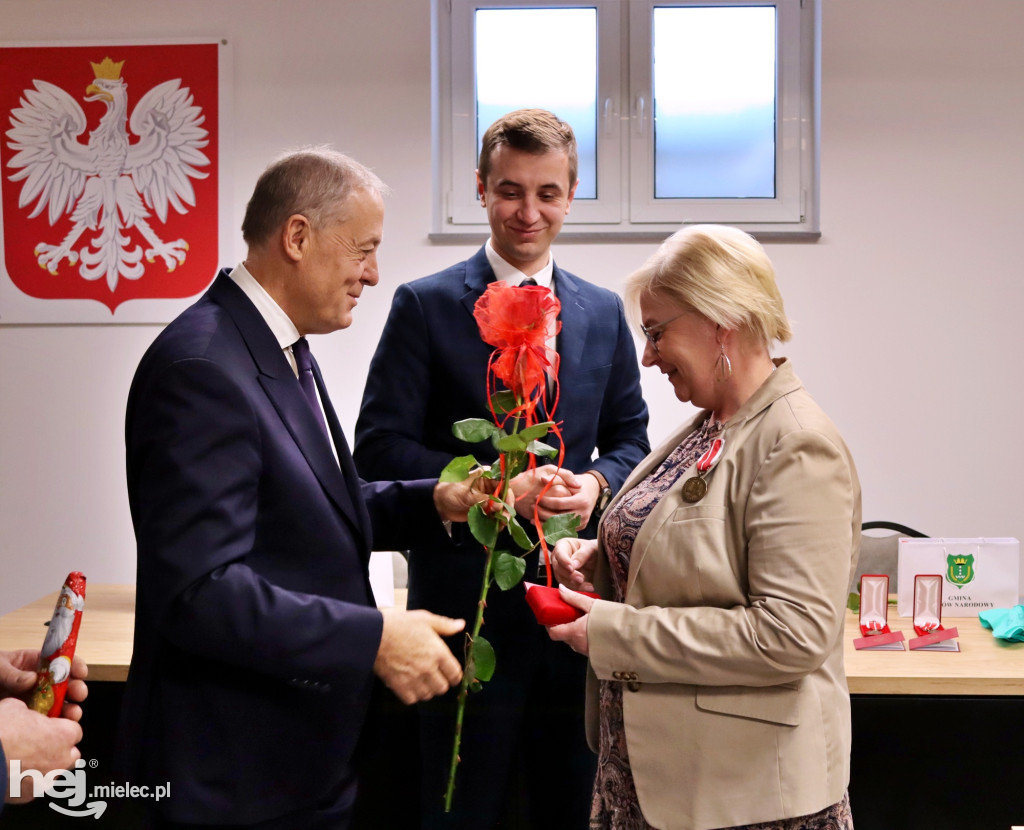 Nagrodzeni dyrektorzy i nauczyciele z Gminy Tuszów