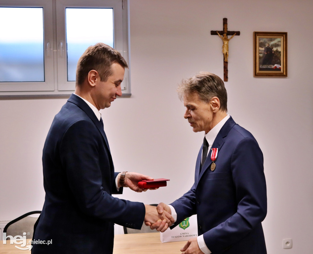 Nagrodzeni dyrektorzy i nauczyciele z Gminy Tuszów