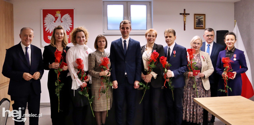 Nagrodzeni dyrektorzy i nauczyciele z Gminy Tuszów
