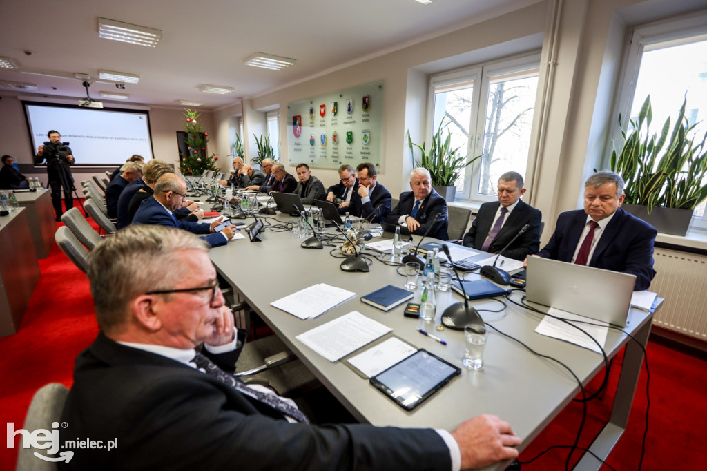 Sesja Rady Powiatu. Uchwalili budżet na 2024 rok