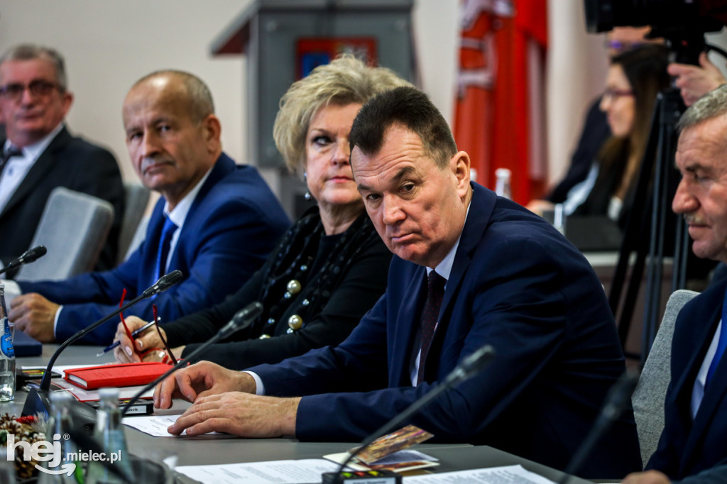 Sesja Rady Powiatu. Uchwalili budżet na 2024 rok