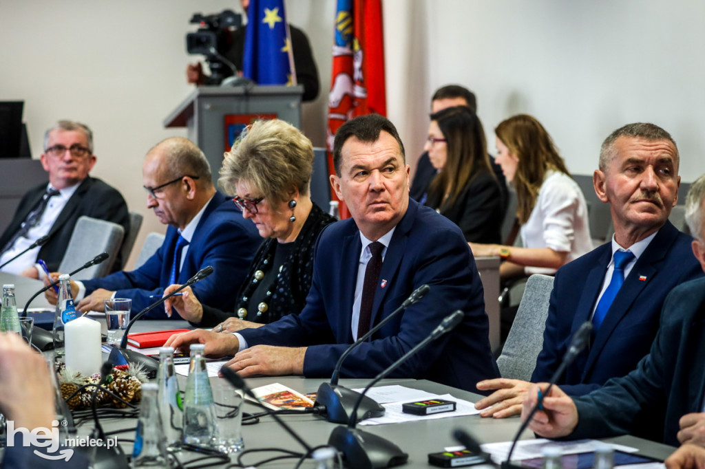 Sesja Rady Powiatu. Uchwalili budżet na 2024 rok