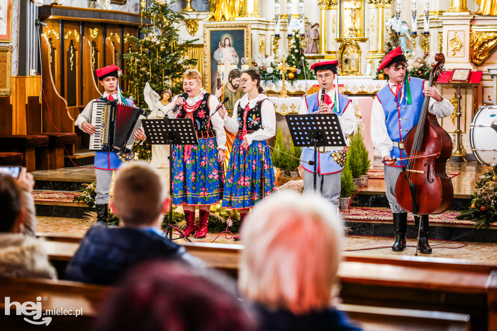 Kapela Swojacy z kolędami w Zgórsku