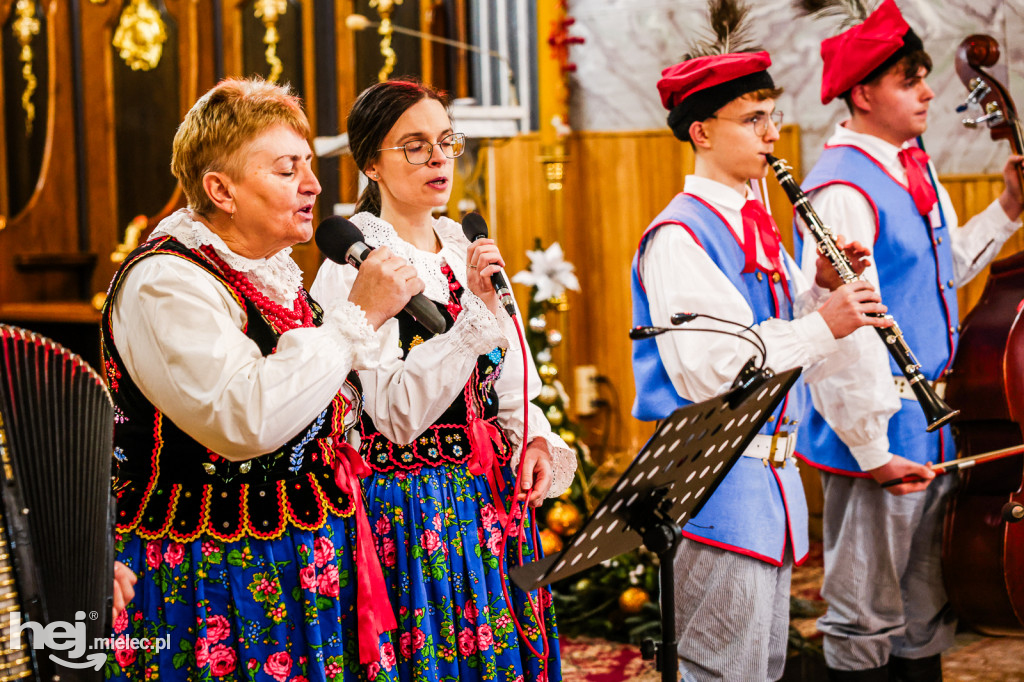 Kapela Swojacy z kolędami w Zgórsku