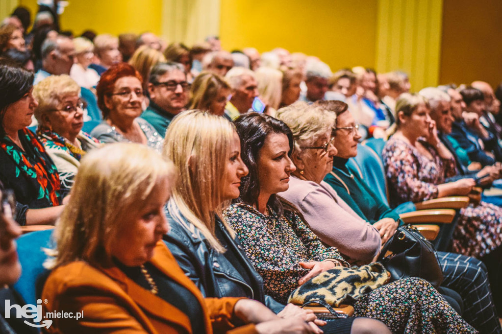 „Wieczór z operetką, musicalem i humorem” w Domu Kultury SCK