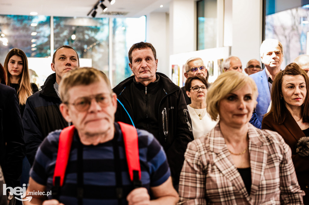 Malarstwo Moniki Maciałek na bibliotecznej wystawie