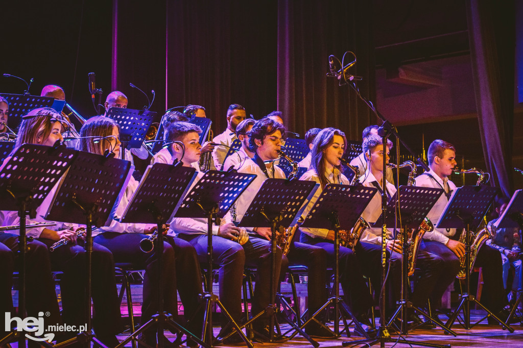 Koncert na Dzień Kobiet Mieleckiej Orkiestry Dętej