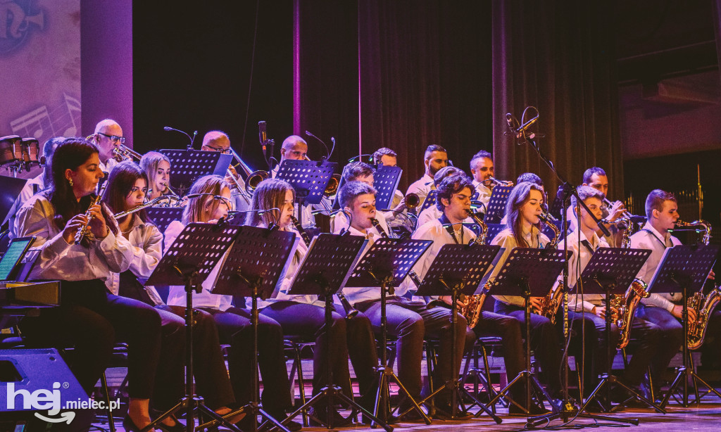 Koncert na Dzień Kobiet Mieleckiej Orkiestry Dętej