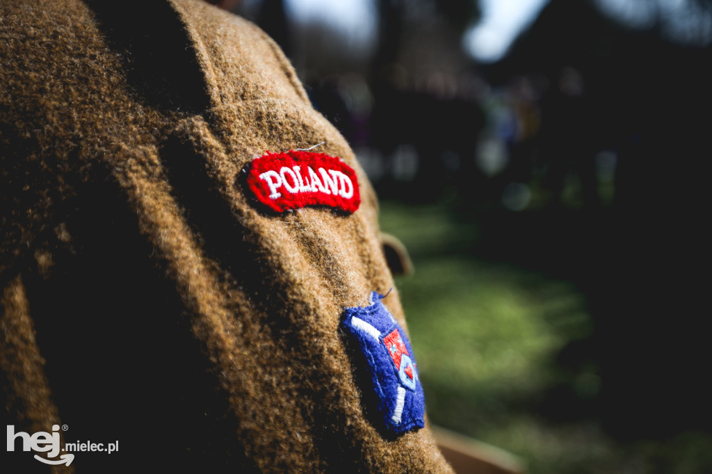 Posadzenie Dęba Pamięci por. Henryka Cybulskiego