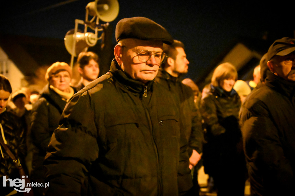 Wierni ze Smoczki na drodze krzyżowej