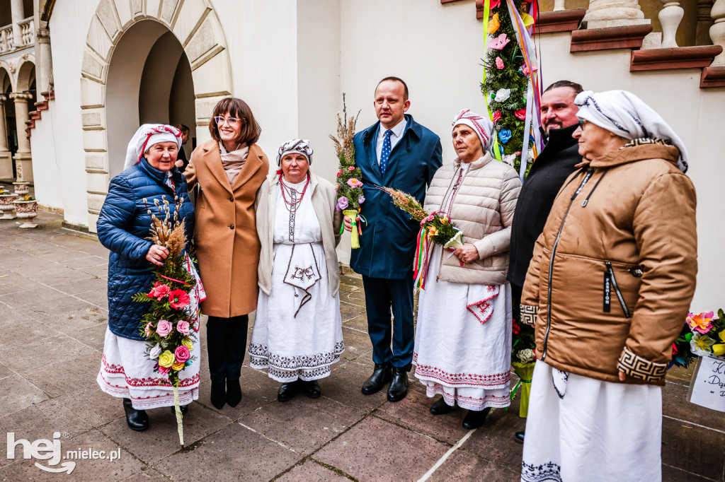 Wielkanocny kiermasz i konkurs palm na Zamku Baranów Sandomierski