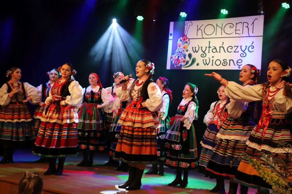 Koncert „Wytańczyć Wiosnę” w Chorzelowie