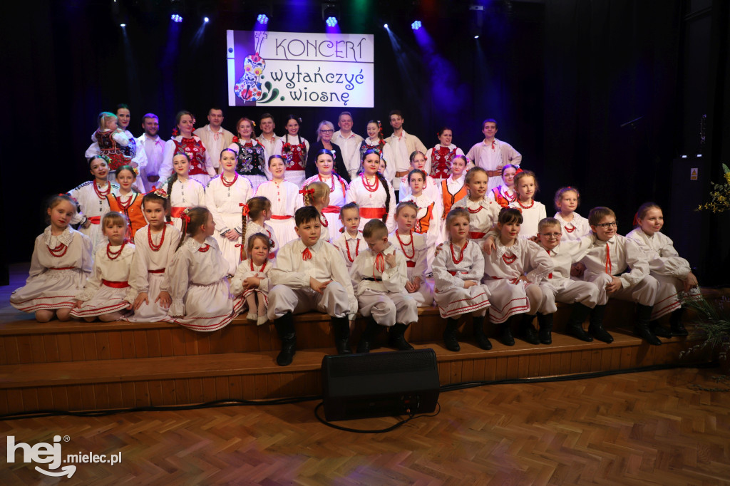 Koncert „Wytańczyć Wiosnę” w Chorzelowie