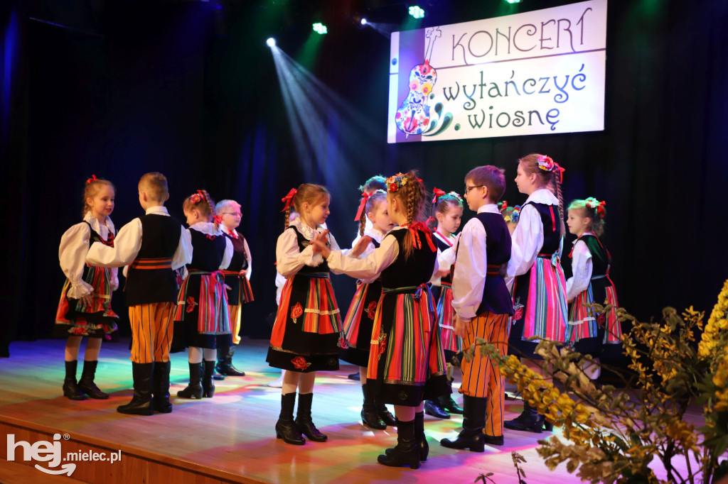 Koncert „Wytańczyć Wiosnę” w Chorzelowie