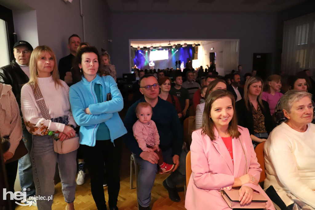 Koncert „Wytańczyć Wiosnę” w Chorzelowie