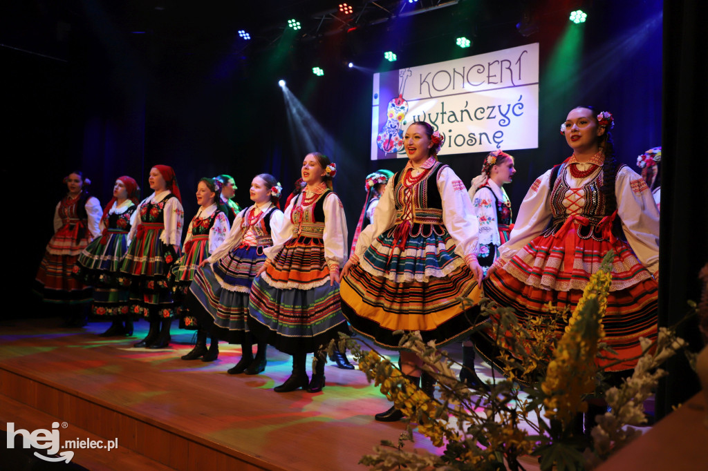 Koncert „Wytańczyć Wiosnę” w Chorzelowie