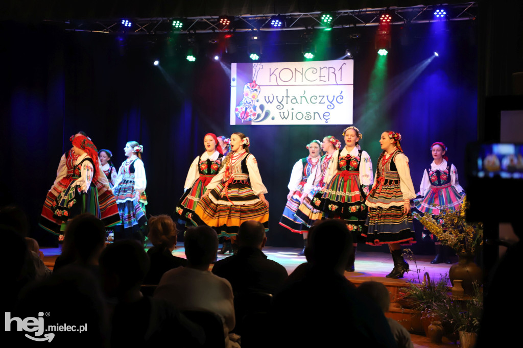 Koncert „Wytańczyć Wiosnę” w Chorzelowie