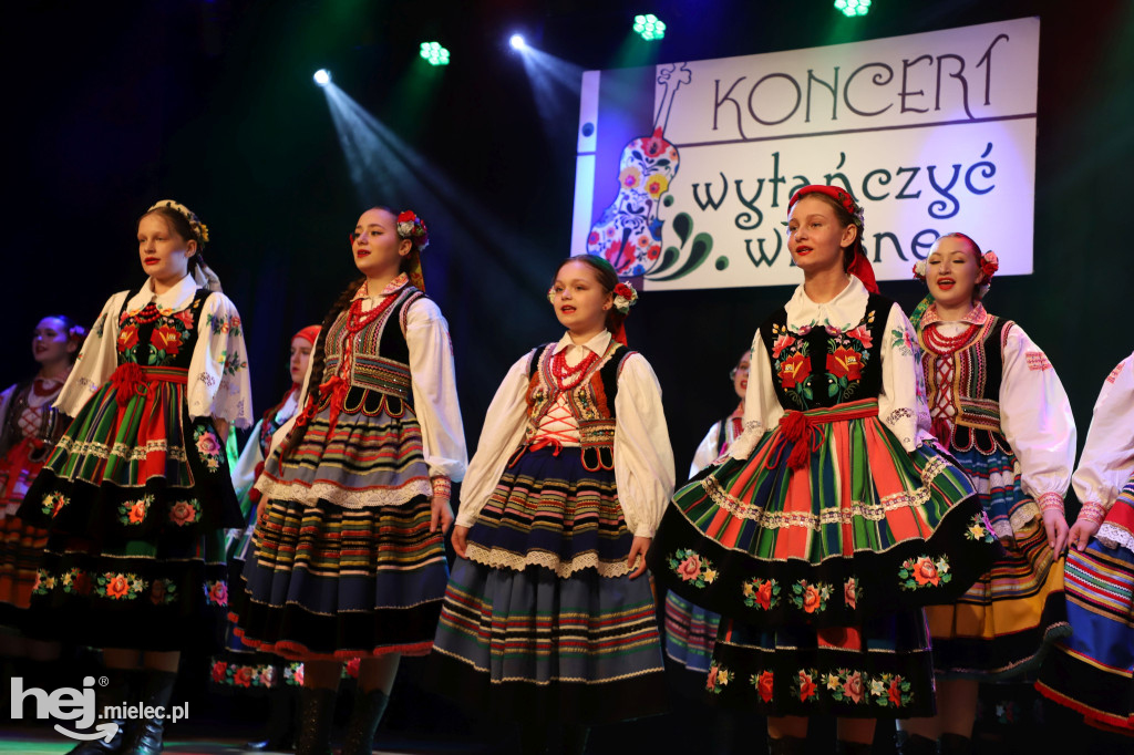 Koncert „Wytańczyć Wiosnę” w Chorzelowie