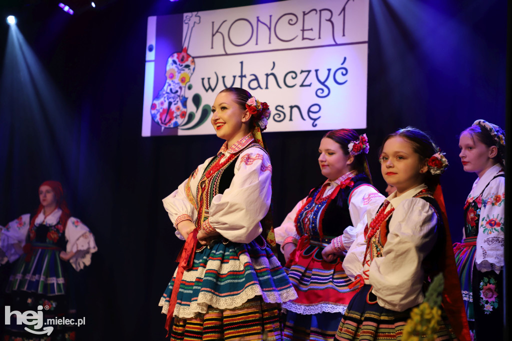Koncert „Wytańczyć Wiosnę” w Chorzelowie