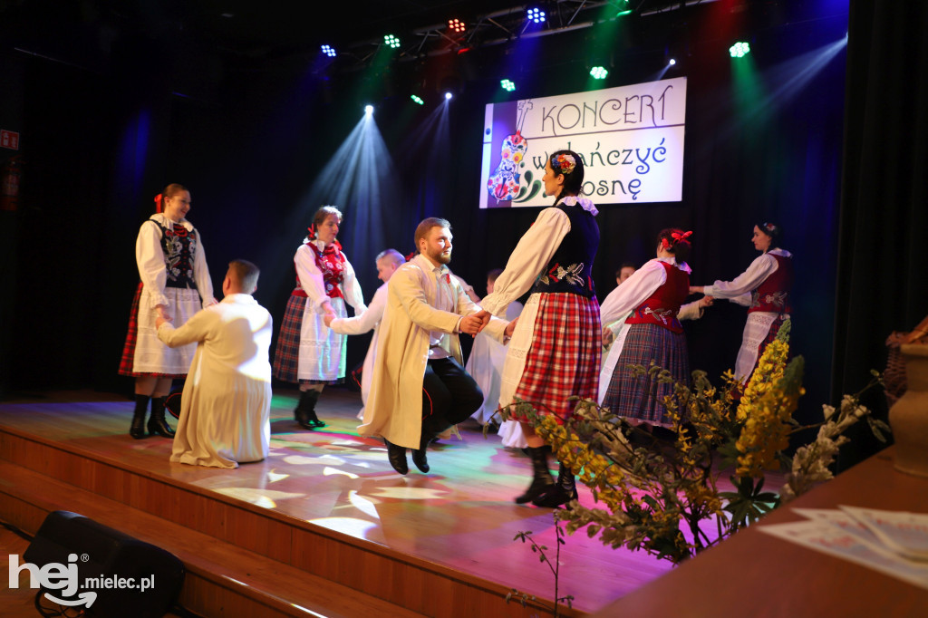 Koncert „Wytańczyć Wiosnę” w Chorzelowie