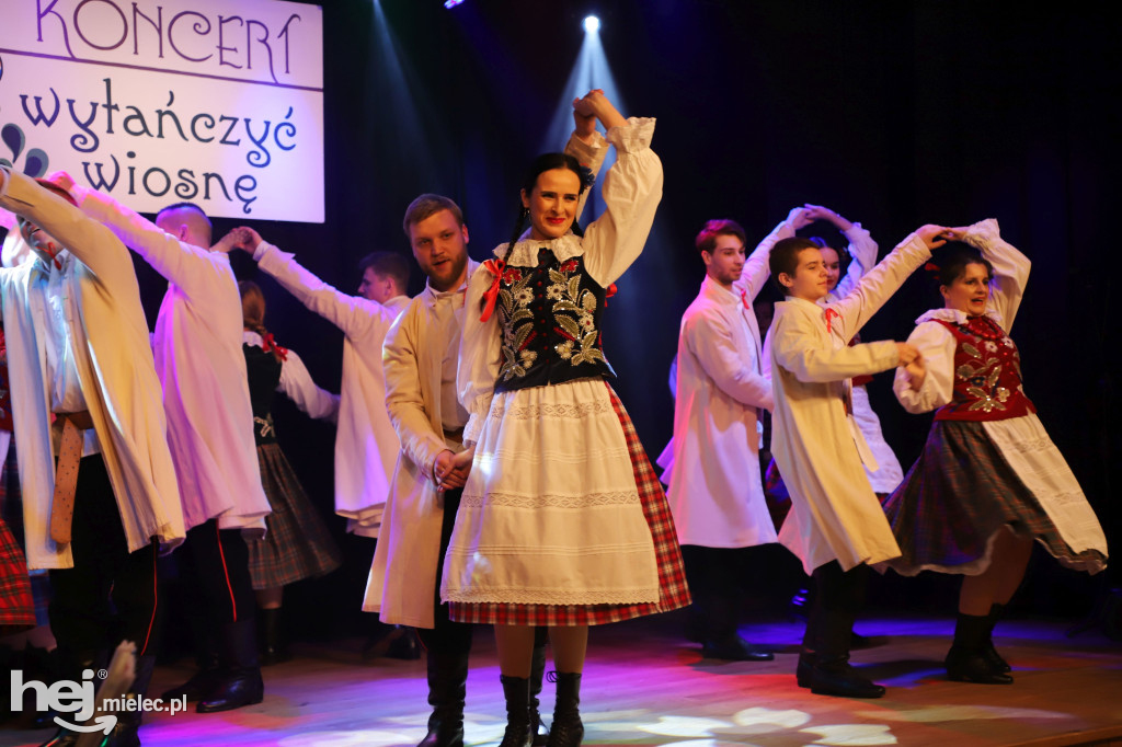 Koncert „Wytańczyć Wiosnę” w Chorzelowie