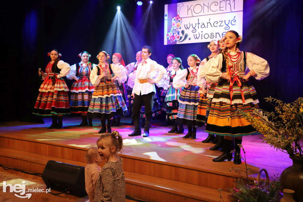 Koncert „Wytańczyć Wiosnę” w Chorzelowie