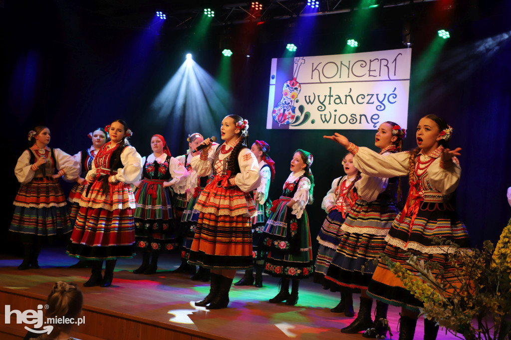 Koncert „Wytańczyć Wiosnę” w Chorzelowie