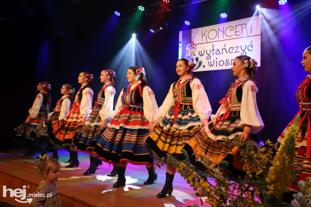 Koncert „Wytańczyć Wiosnę” w Chorzelowie