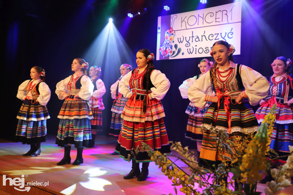 Koncert „Wytańczyć Wiosnę” w Chorzelowie