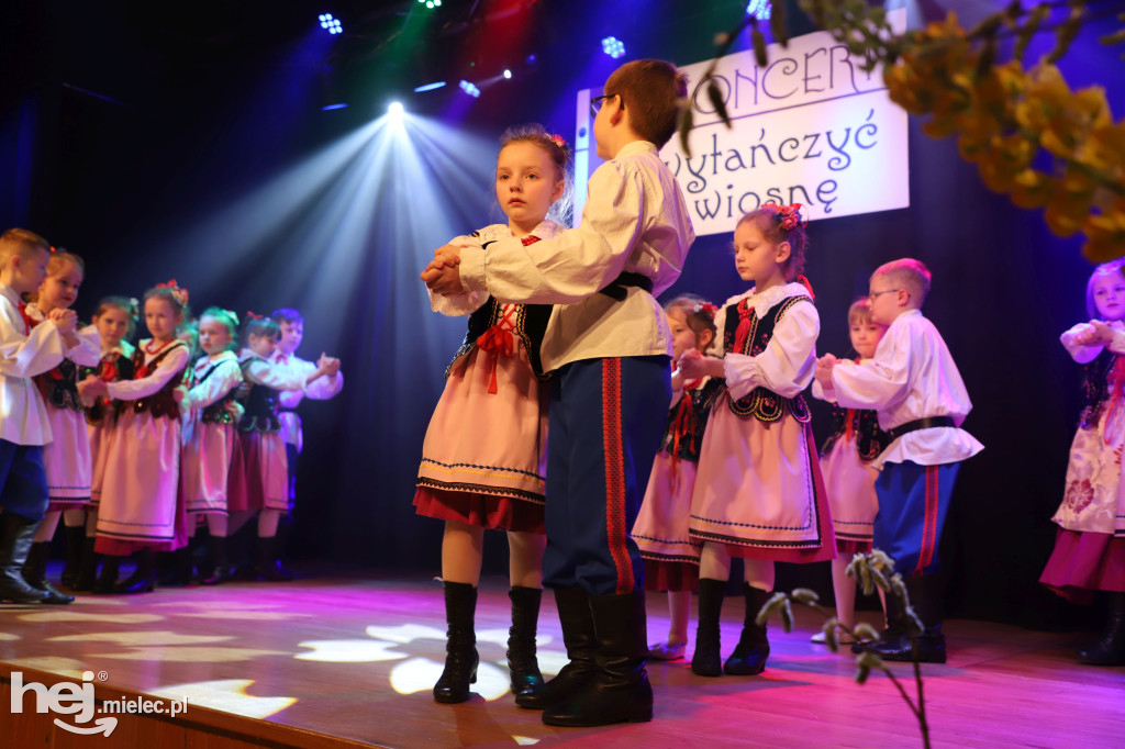 Koncert „Wytańczyć Wiosnę” w Chorzelowie