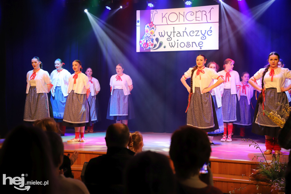 Koncert „Wytańczyć Wiosnę” w Chorzelowie